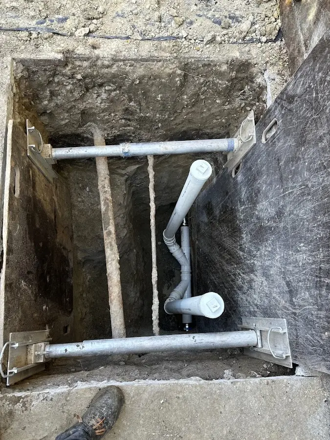 Experienced plumber completing Drain Cleaning work in Timberlake